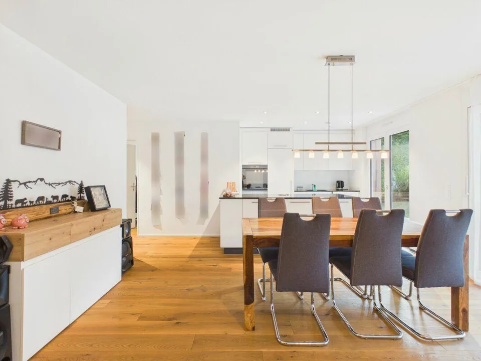 Bright garden apartment in a family-friendly residential area