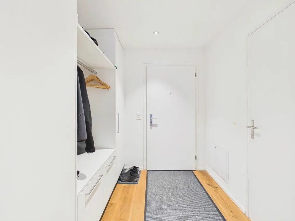 Bright garden apartment in a family-friendly residential area