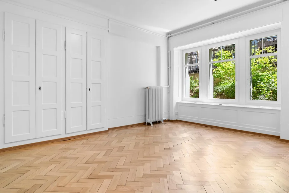 Hochwertig sanierte 3.5-Zimmerwohnung im Herzen von Zürich – photo 3 sur 13