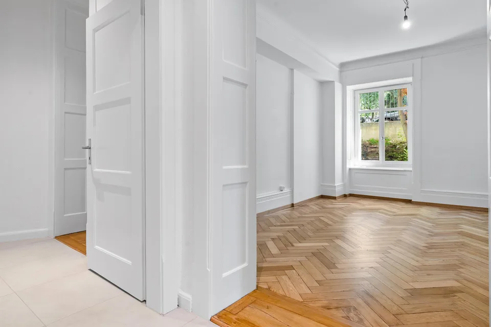 Hochwertig sanierte 3.5-Zimmerwohnung im Herzen von Zürich – photo 4 sur 13