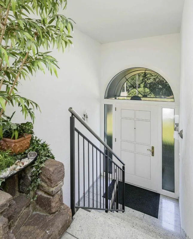 Casa bifamiliare di 8,5 locali con grande potenziale – foto 2 di 10