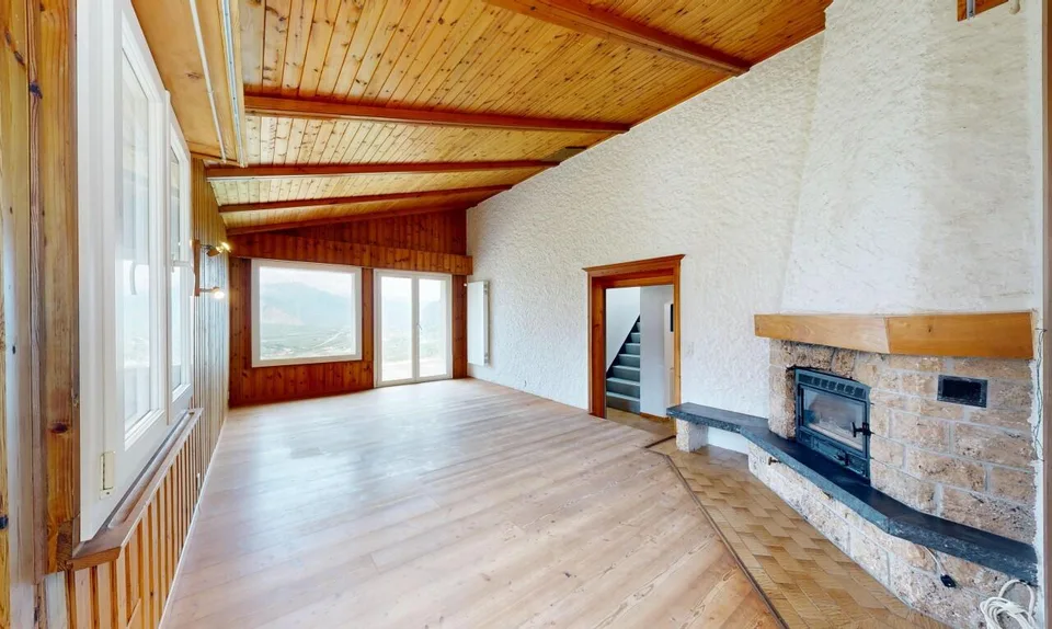 Casa ristrutturata con grande giardino e vista sulle montagne a Saxon – foto 4 di 11