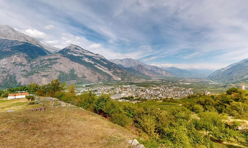 Casa ristrutturata con grande giardino e vista sulle montagne a Saxon – foto 2 di 11