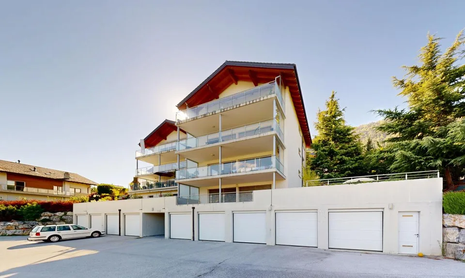 Appartement 4,5 pièces avec généreux espaces extérieurs et jardin – photo 2 sur 11
