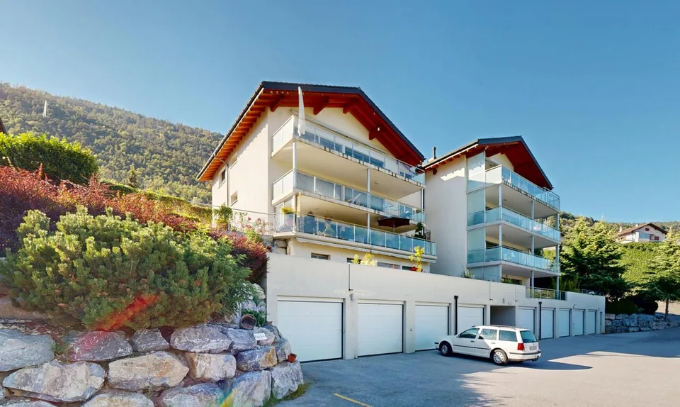 Appartement 4,5 pièces avec généreux espaces extérieurs et jardin – photo 3 sur 11