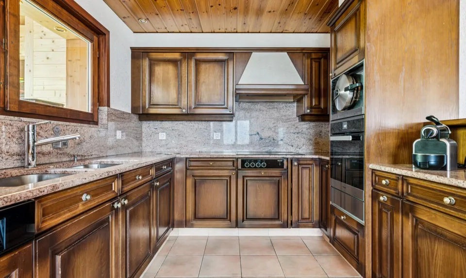 Exclusive: Large chalet in Val de Bagnes with a superb location – photo 7 of 11