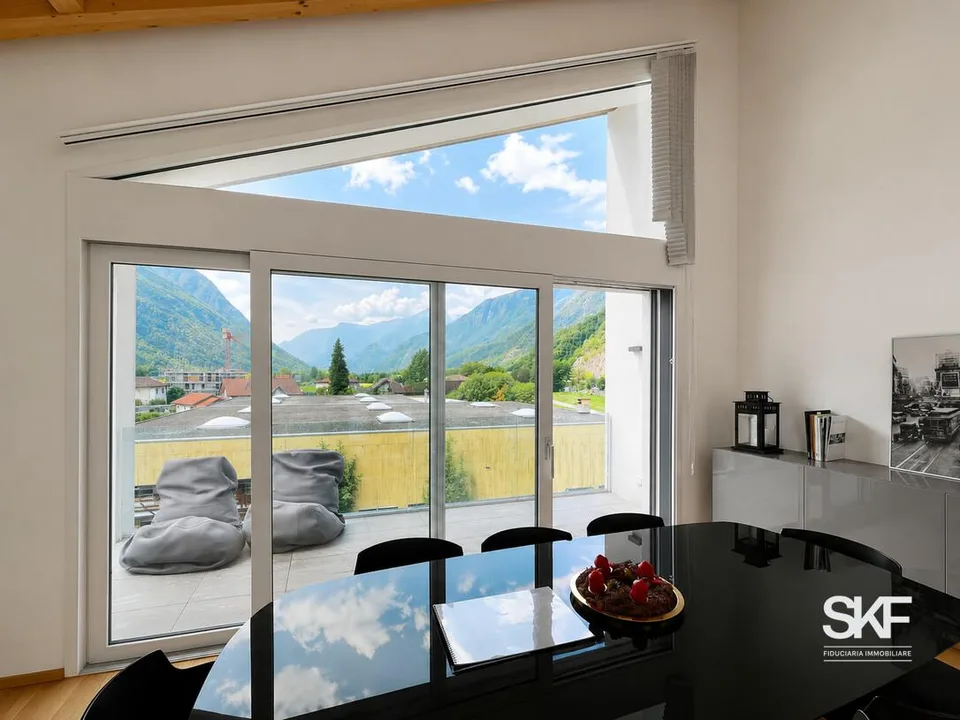 ROVEREDO - VENDESI MODERNA PROPRIETÀ CON VISTA APERTA – foto 2 di 25
