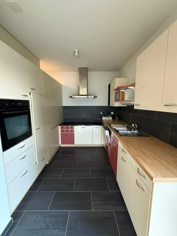 2.5-Zimmer-Gartenwohnung mit Seesicht und grosser Terrasse