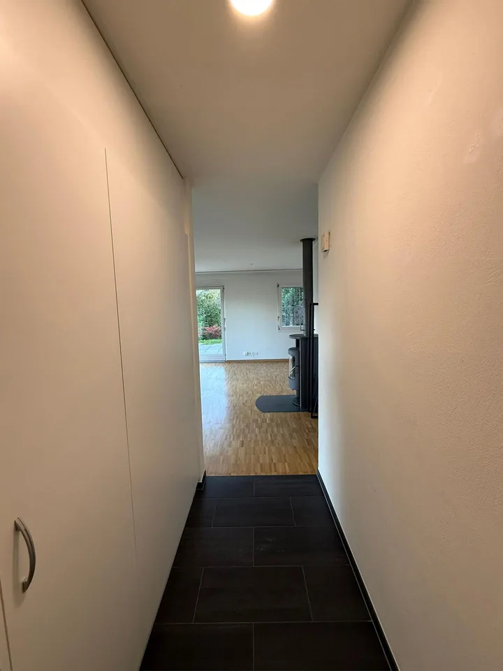 2.5-Zimmer-Gartenwohnung mit Seesicht und grosser Terrasse