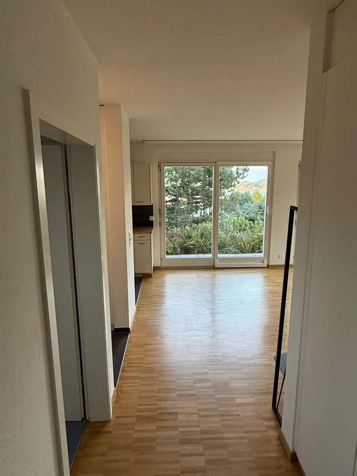 2.5-Zimmer-Gartenwohnung mit Seesicht und grosser Terrasse