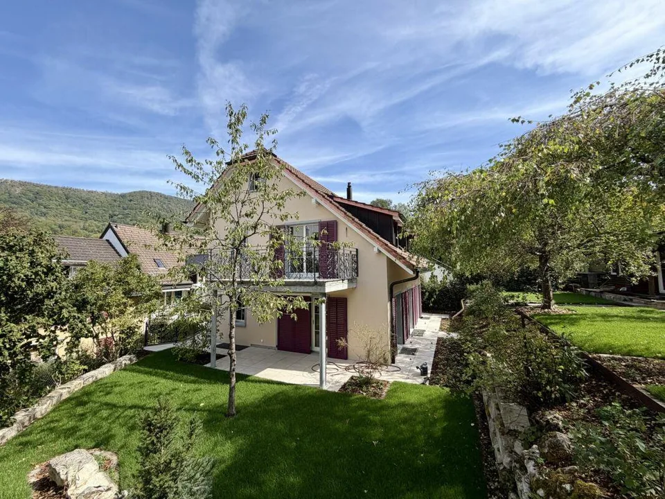 Spacious 6.5-room detached house with dream garden in Wettingen