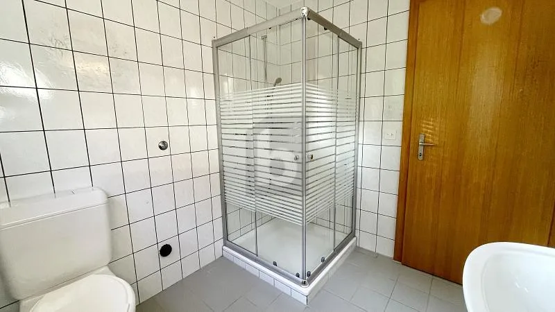 MIT NEUER KÜCHE UND UNVERBAUBAREM AUSBLICK
