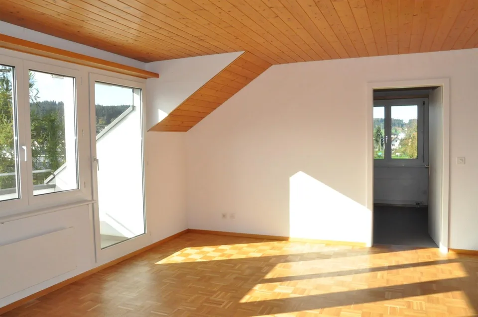 grosszügige 4 Zimmer-Dachwohnung mit Balkon... – photo 3 of 12
