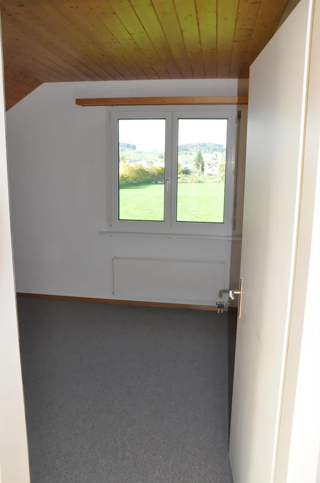 grosszügige 4 Zimmer-Dachwohnung mit Balkon... – photo 7 of 12