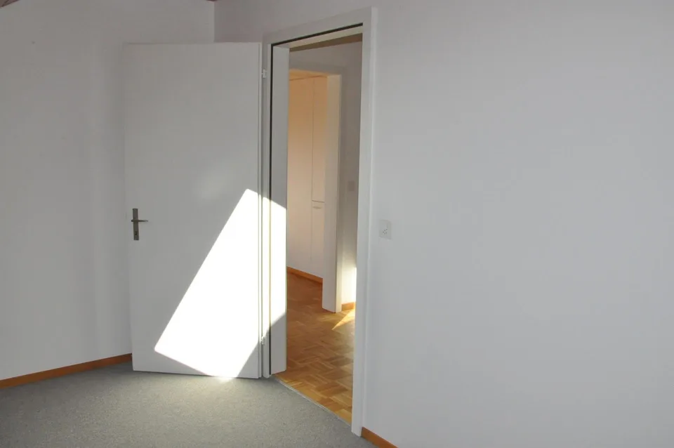 grosszügige 4 Zimmer-Dachwohnung mit Balkon... – photo 9 of 12