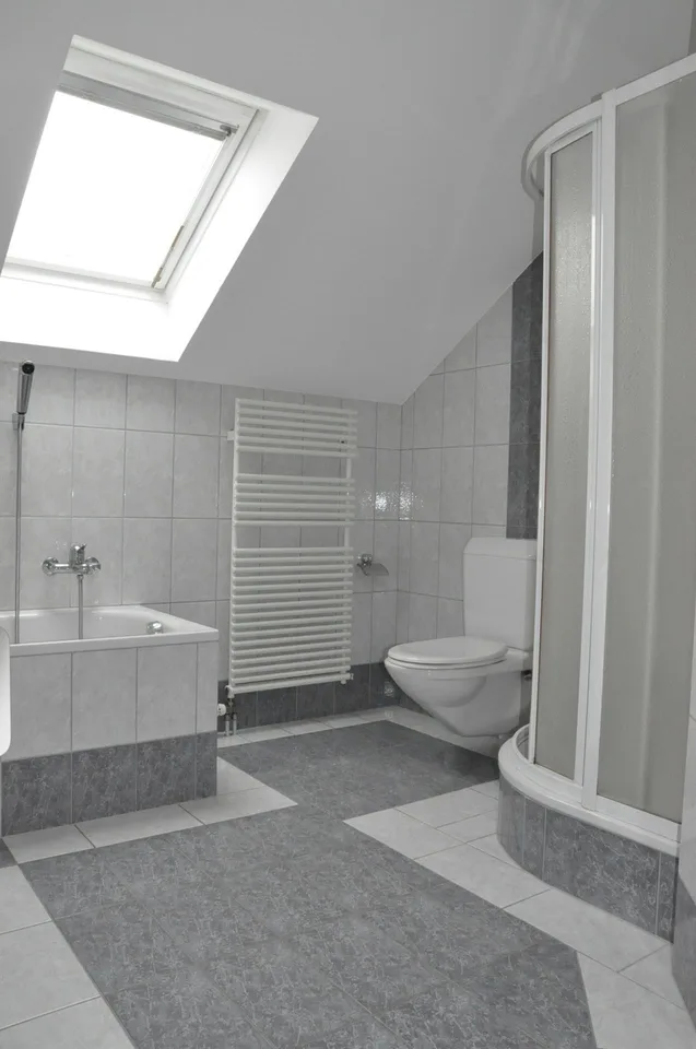 grosszügige 4 Zimmer-Dachwohnung mit Balkon... – photo 5 of 12