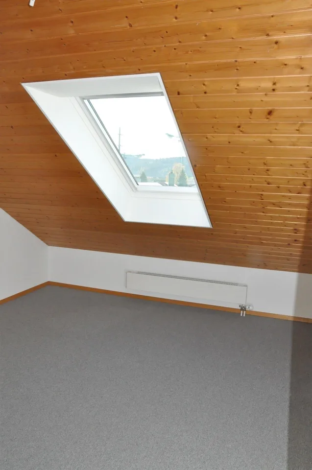 grosszügige 4 Zimmer-Dachwohnung mit Balkon... – photo 6 of 12