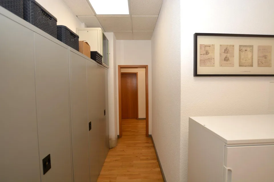 Ganze Etage mit 4 Büros im Herzen von Basel