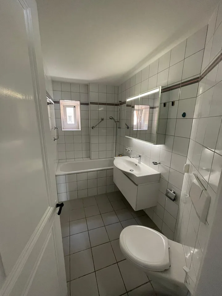 Einziehen und Wohlfühlen: frisch sanierte 3-Zimmerwohnung in Biel – foto 4 di 11