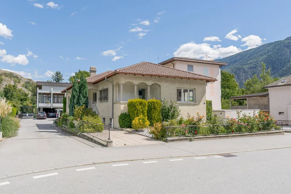 Einladendes Einfamilienhaus im Zentrum von Raron – photo 2 sur 28