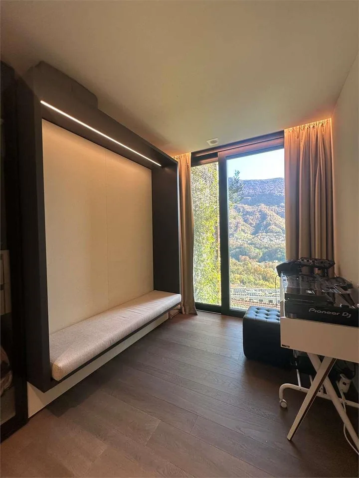 Duplex vista lago con giardino e piscina – Foto 13 von 13