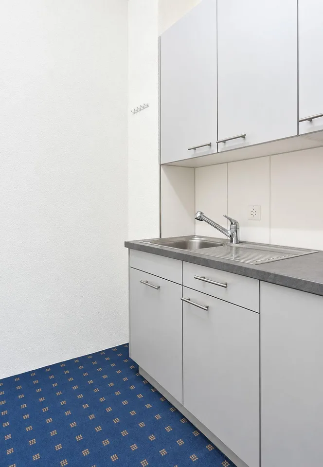 Spazio commerciale versatile con ufficio e magazzino direttamente al valico di frontiera – foto 6 di 8