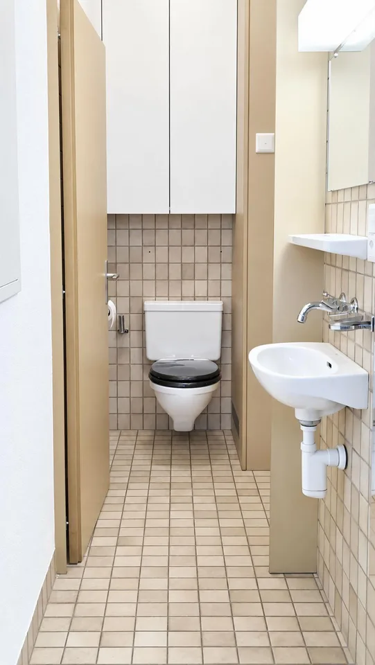 Spazio commerciale versatile con ufficio e magazzino direttamente al valico di frontiera – foto 8 di 8