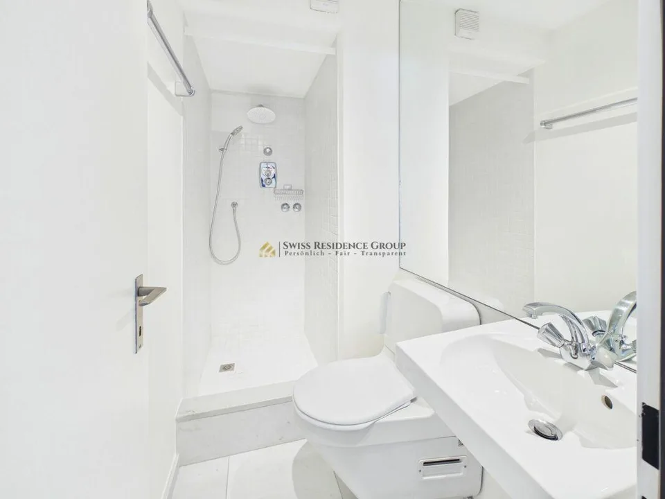 Appartement exclusif de 2,5 pièces avec vue sur le Grossmünster et la Limmat – photo 13 sur 17