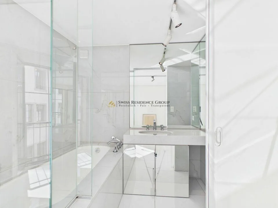 Appartement exclusif de 2,5 pièces avec vue sur le Grossmünster et la Limmat – photo 11 sur 17