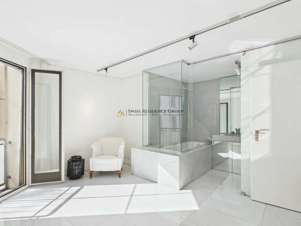 Appartement exclusif de 2,5 pièces avec vue sur le Grossmünster et la Limmat – photo 9 sur 17