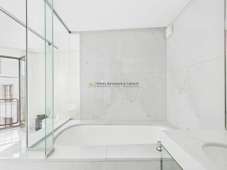 Appartement exclusif de 2,5 pièces avec vue sur le Grossmünster et la Limmat – photo 12 sur 17