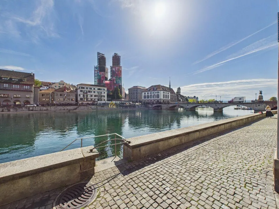 Appartement exclusif de 2,5 pièces avec vue sur le Grossmünster et la Limmat – photo 16 sur 17
