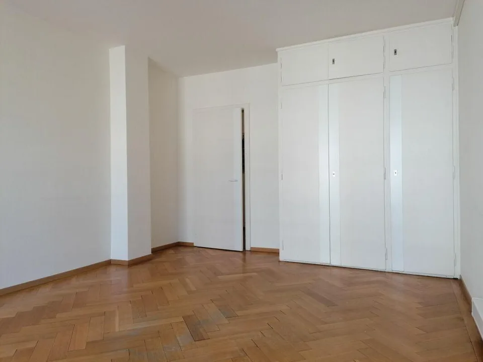 Bureau de 238 m2 à deux pas de la gare – Foto 3 von 9