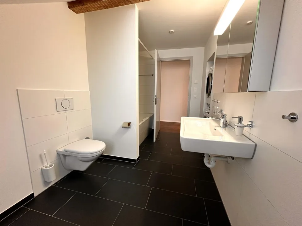 Wohnen im Breitsch: Traumhafte 3.5-Zimmer-Dachwohnung mit Loggia zu... – foto 7 di 8