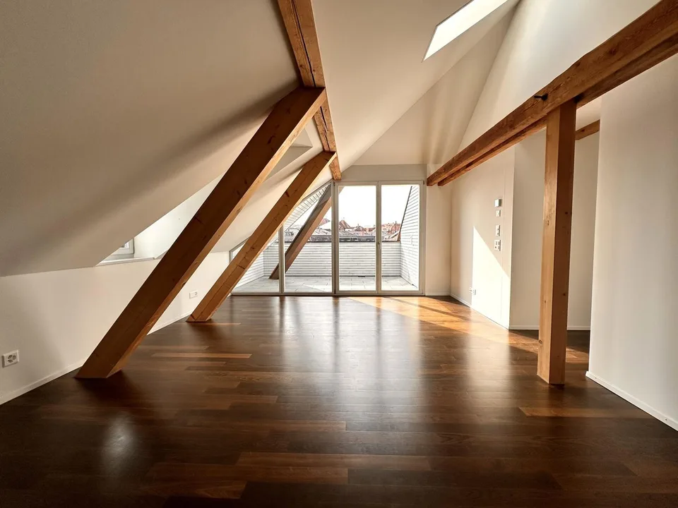 Wohnen im Breitsch: Traumhafte 3.5-Zimmer-Dachwohnung mit Loggia zu... – foto 3 di 8