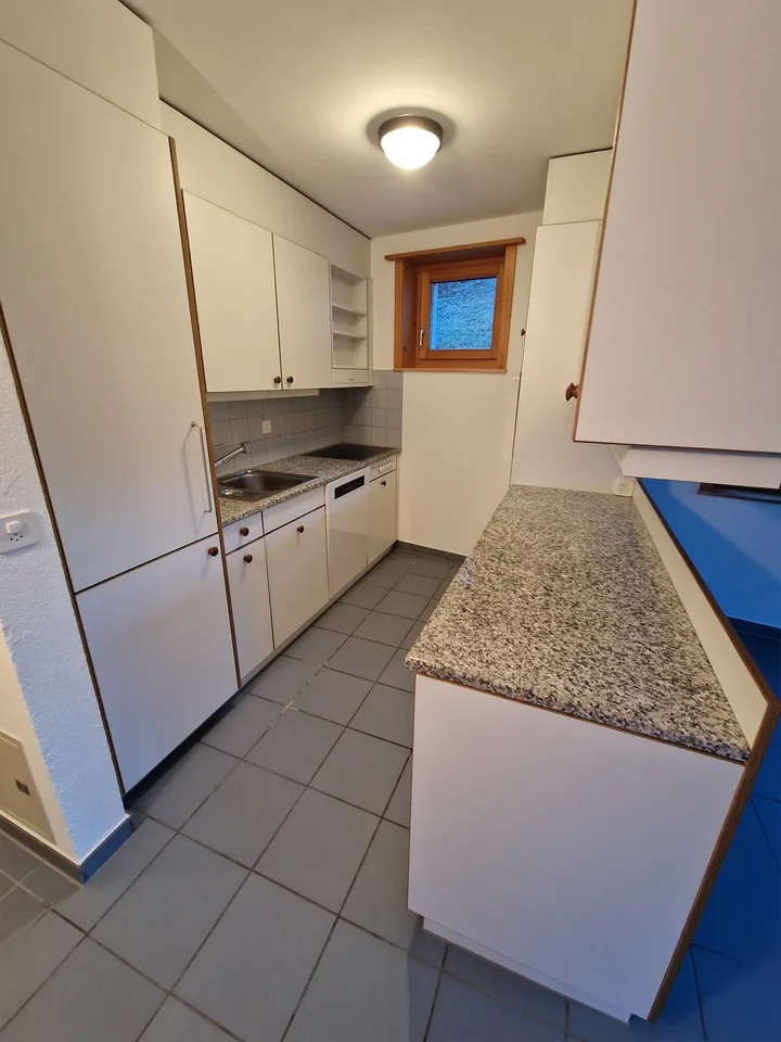 schöne 3.5 Zimmer-Wohnung an sonniger Lage in Tomils zu vermieten