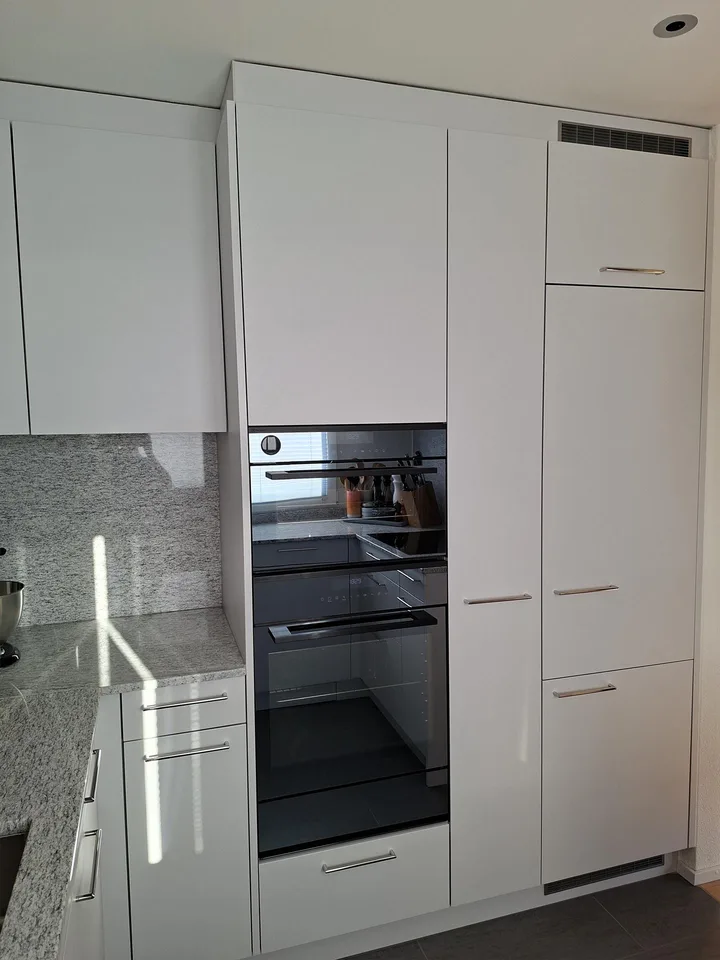 Helle 4.5-Zimmer-Wohnung mit Balkon und schöner Aussicht in Affoltern