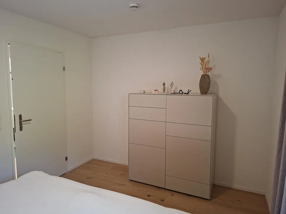 Helle 4.5-Zimmer-Wohnung mit Balkon und schöner Aussicht in Affoltern