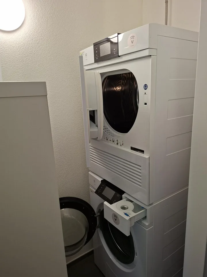 Helle 4.5-Zimmer-Wohnung mit Balkon und schöner Aussicht in Affoltern