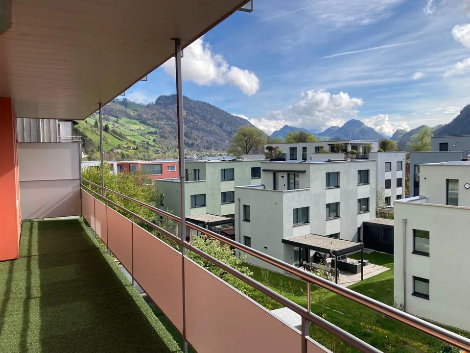 Helle neu sanierte 2.5 Zimmer Wohnung