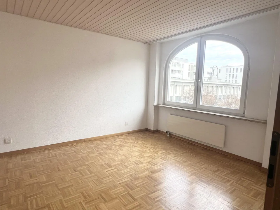 HELLE WOHNUNG MIT GROSSEM BALKON, WEITSICHT UND AN ERSTKLASSIGER LAGE