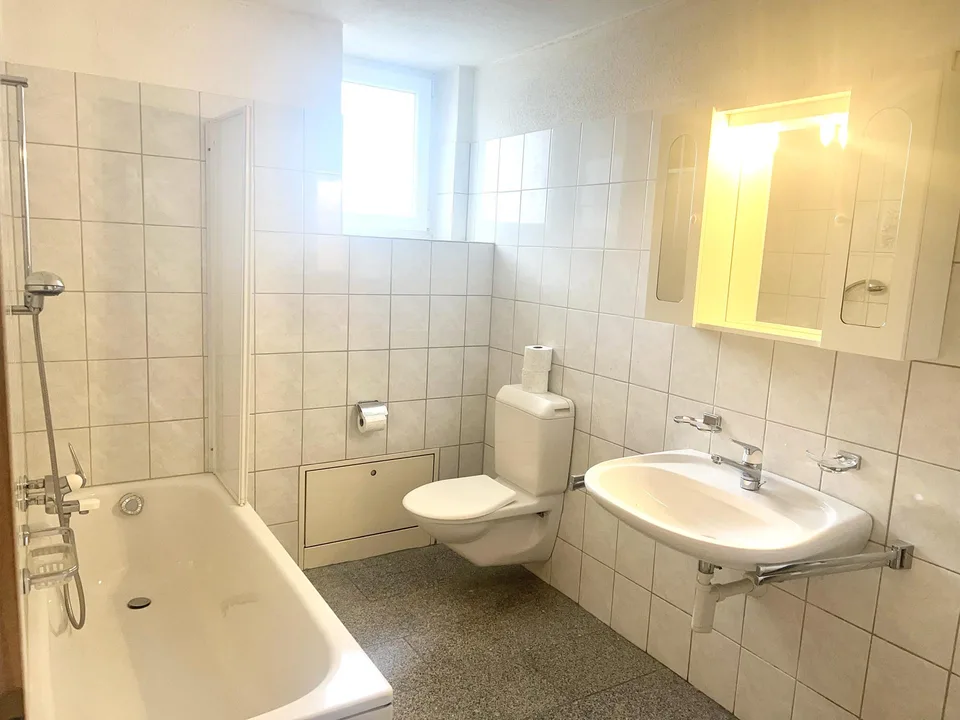 HELLE WOHNUNG MIT GROSSEM BALKON, WEITSICHT UND AN ERSTKLASSIGER LAGE