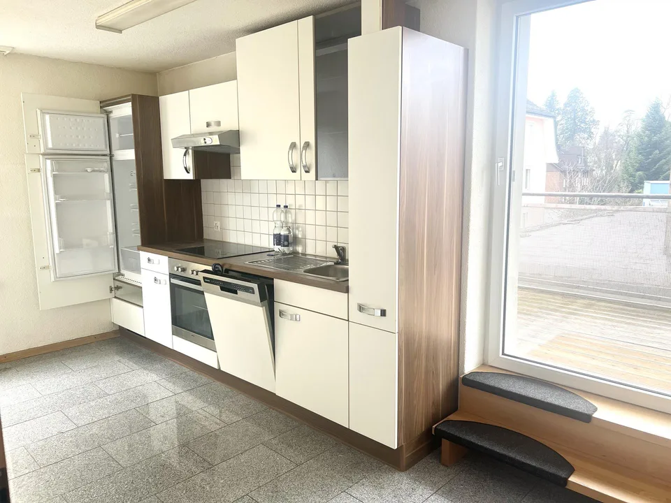 HELLE WOHNUNG MIT GROSSEM BALKON, WEITSICHT UND AN ERSTKLASSIGER LAGE