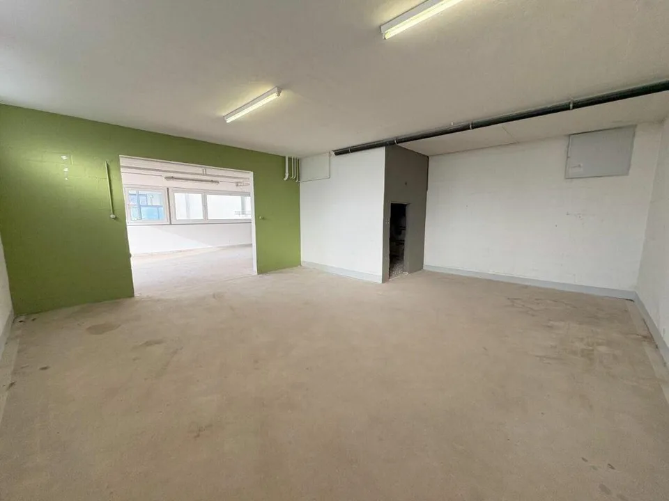 Espace commercial polyvalent avec 2 places de parking – photo 3 sur 7