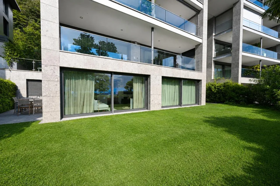 Raffinato Appartamento con Giardino Privato e Vista sul Lago di Lugano – Foto 3 von 28