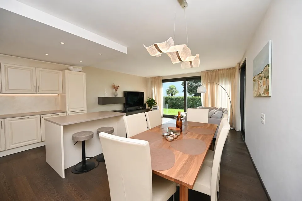 Raffinato Appartamento con Giardino Privato e Vista sul Lago di Lugano – Foto 10 von 28
