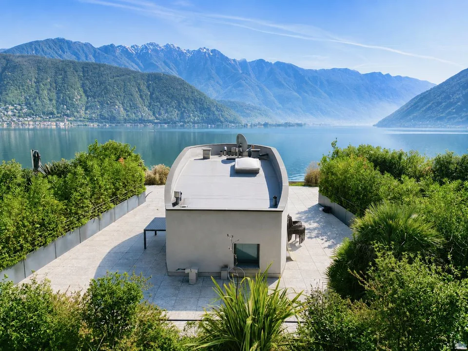 Raffinato Appartamento con Giardino Privato e Vista sul Lago di Lugano – Foto 26 von 28