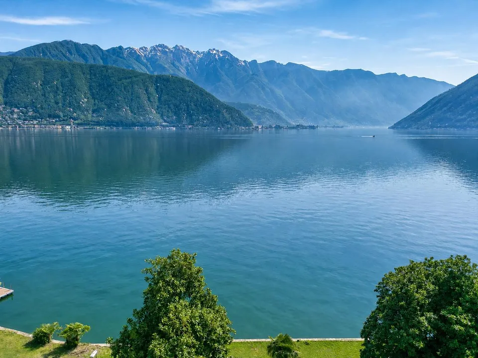 Raffinato Appartamento con Giardino Privato e Vista sul Lago di Lugano – Foto 27 von 28