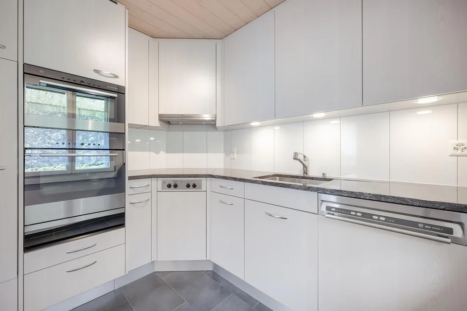 Einfamilienhaus mit viel Potenzial und traumhafter Aussicht – Foto 3 von 16