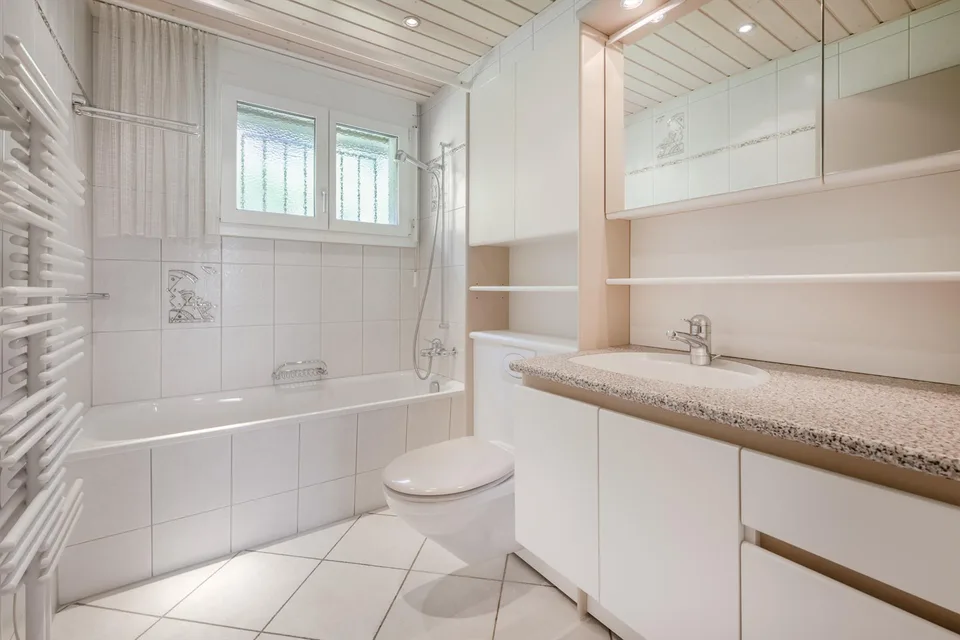 Einfamilienhaus mit viel Potenzial und traumhafter Aussicht – Foto 7 von 16